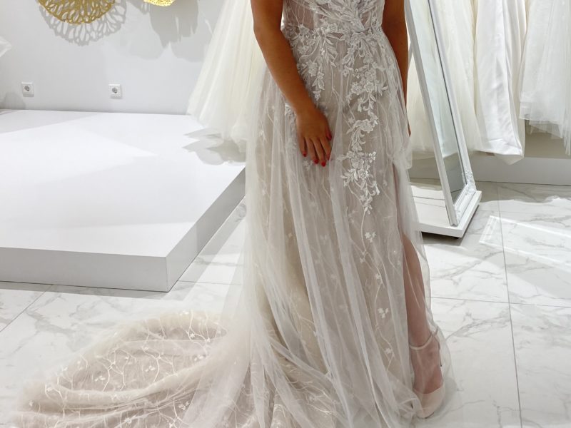 Nieuwe blush Pronovias jurk met open rug