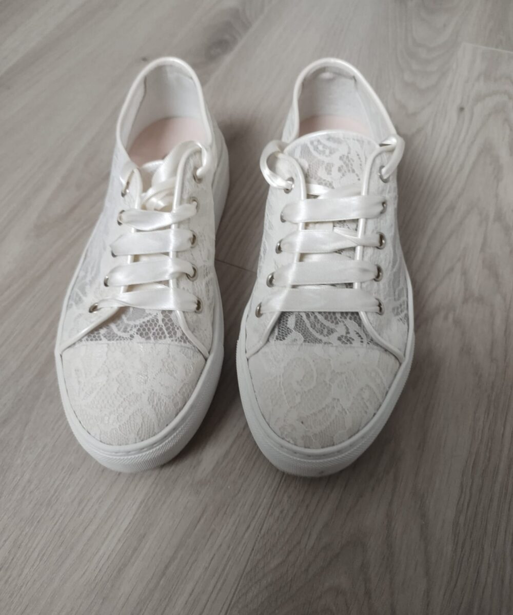 Witte kanten sneakers