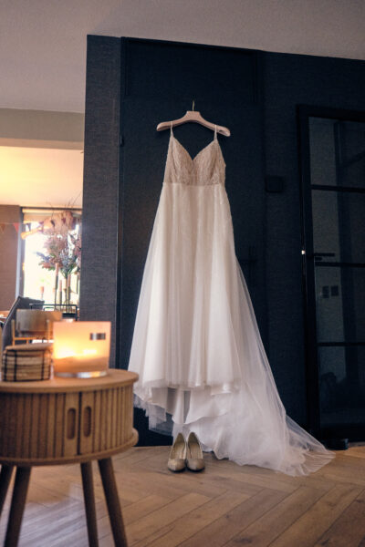 Prachtige elegante trouwjurk Justin Alexander Adore Angelina 11307 ivory met glitter en split