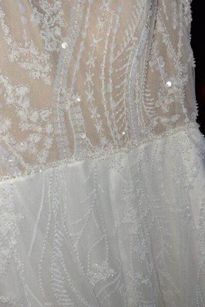 Prachtige elegante trouwjurk Justin Alexander Adore Angelina 11307 ivory met glitter en split