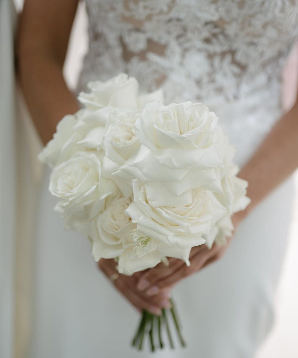 White one Bridal by Pronovias // Zeemeermin-trouwjurk met V-hals en smalle bandjes